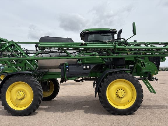 Image of John Deere 412R equipment image 3