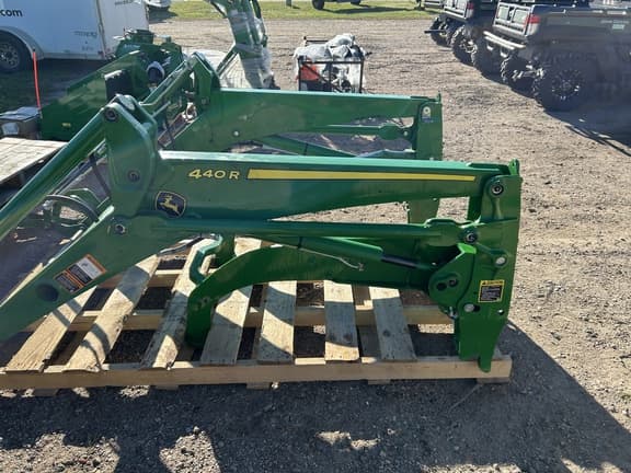 Image of John Deere 440R equipment image 3