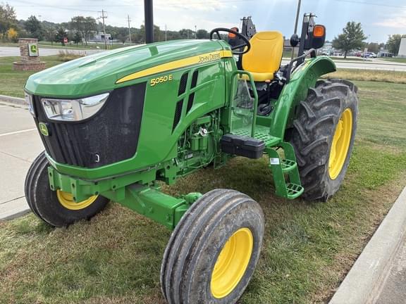 Image of John Deere 5050E equipment image 2