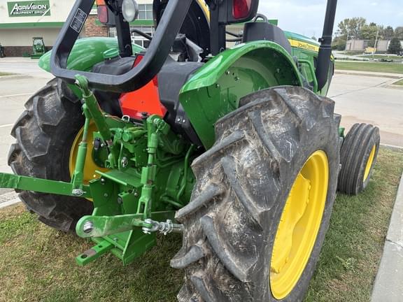 Image of John Deere 5050E equipment image 4