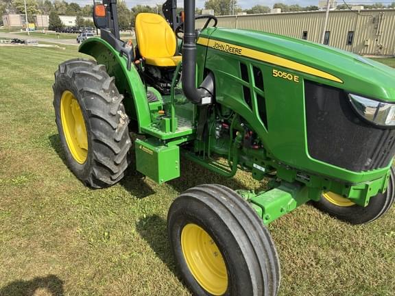 Image of John Deere 5050E equipment image 2