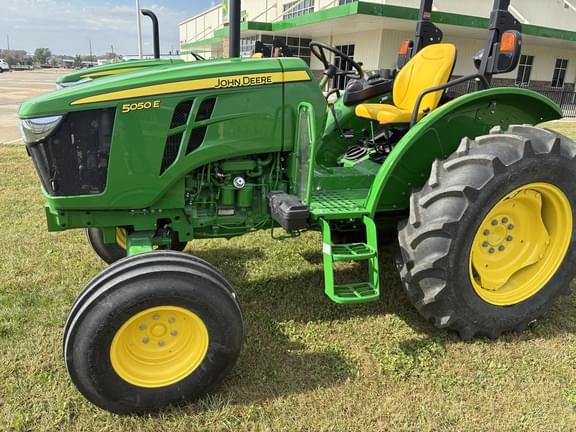 Image of John Deere 5050E equipment image 3