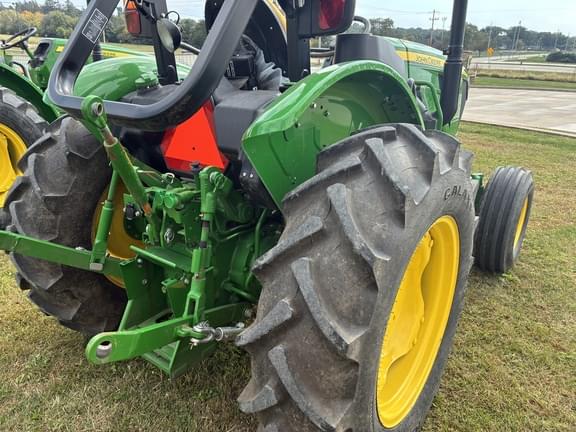 Image of John Deere 5050E equipment image 3
