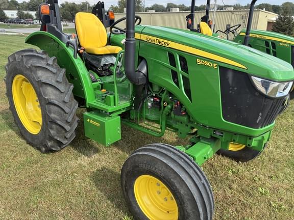 Image of John Deere 5050E equipment image 2