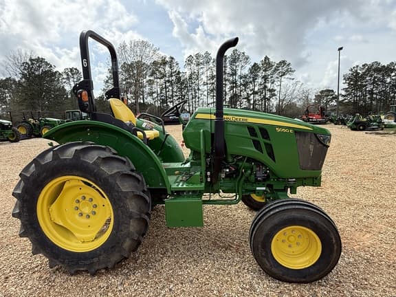 Image of John Deere 5050E equipment image 2