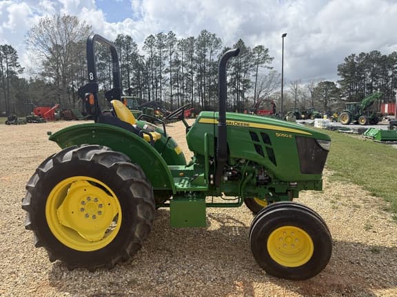 Image of John Deere 5050E equipment image 2