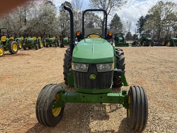 Image of John Deere 5050E equipment image 3