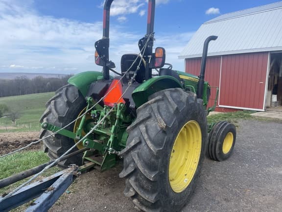 Image of John Deere 5060E equipment image 4