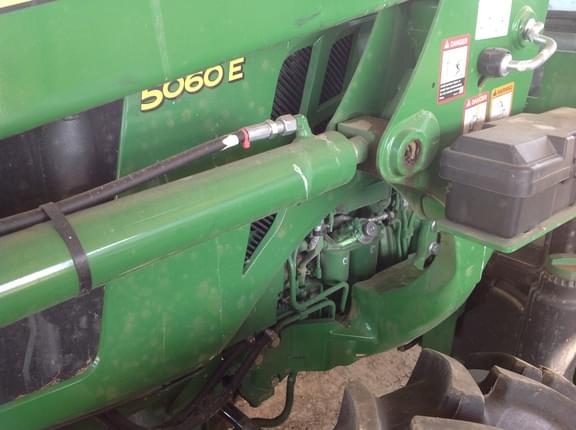 Image of John Deere 5060E equipment image 4