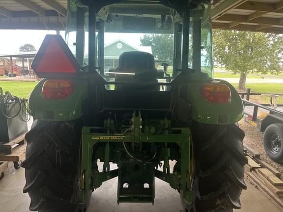 Image of John Deere 5060E equipment image 3