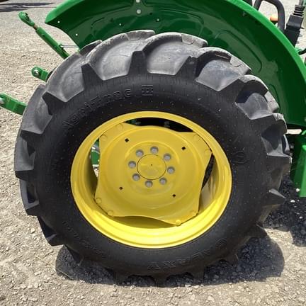 Image of John Deere 5060E equipment image 4