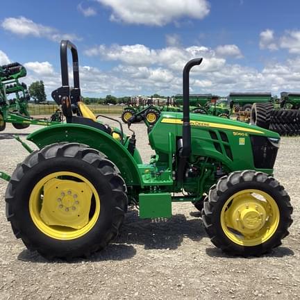 Image of John Deere 5060E equipment image 3