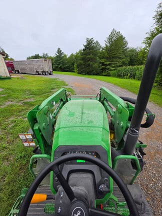 Image of John Deere 5060E equipment image 4