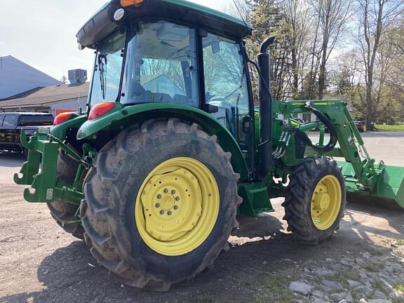 Image of John Deere 5067E equipment image 4