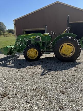 Image of John Deere 5067E equipment image 4