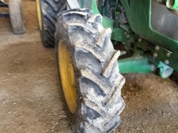 Image of John Deere 5067E equipment image 4