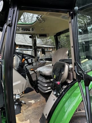 Image of John Deere 5075E equipment image 2