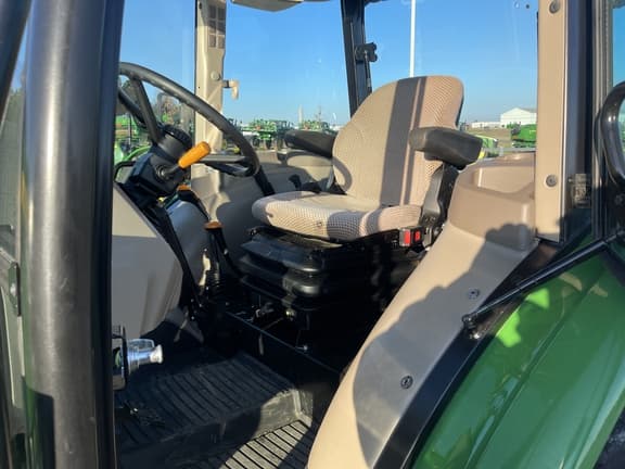 Image of John Deere 5075E equipment image 3