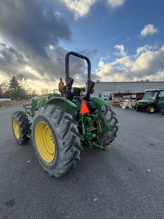 Image of John Deere 5075E equipment image 4
