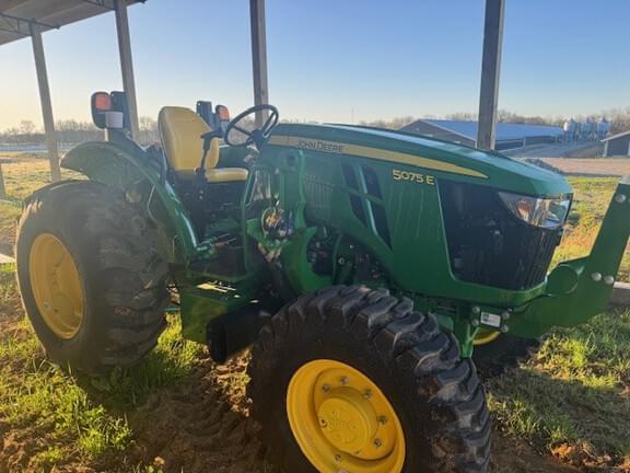 Image of John Deere 5075E equipment image 1