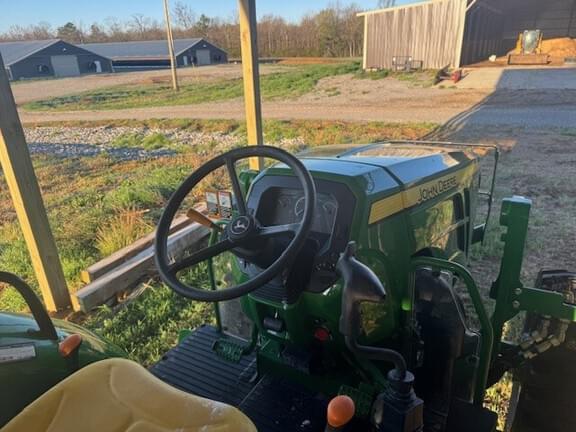 Image of John Deere 5075E equipment image 4
