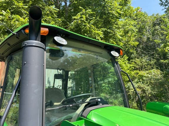 Image of John Deere 5075E equipment image 4