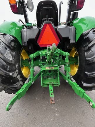 Image of John Deere 5075E equipment image 4