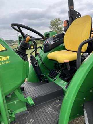 Image of John Deere 5075E equipment image 4