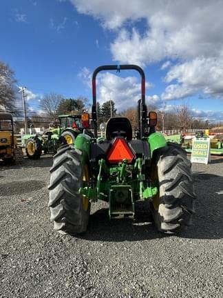 Image of John Deere 5075E equipment image 4
