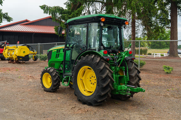 Image of John Deere 5075GN equipment image 2
