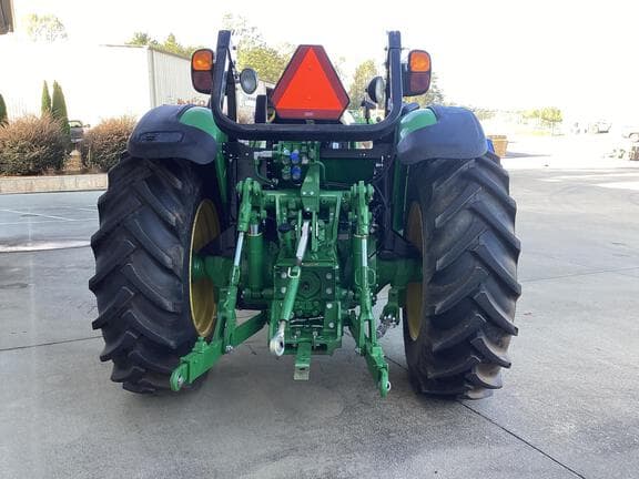 Image of John Deere 5075M equipment image 3