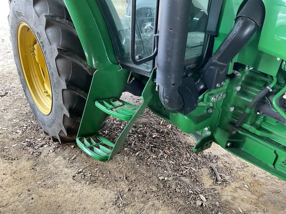 Image of John Deere 5075M equipment image 3