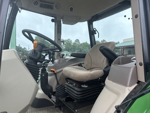 Image of John Deere 5090E equipment image 2