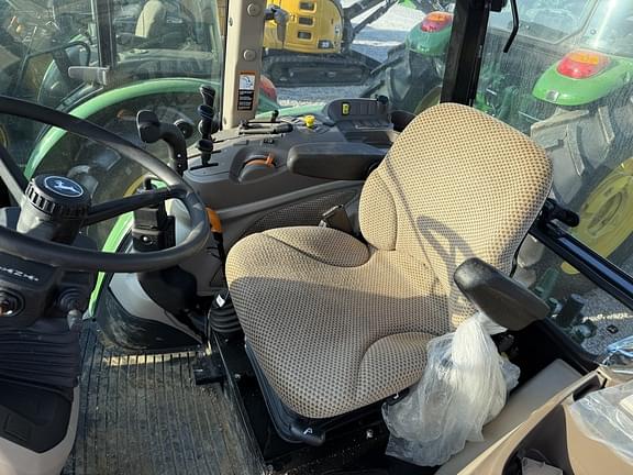 Image of John Deere 5090E equipment image 4