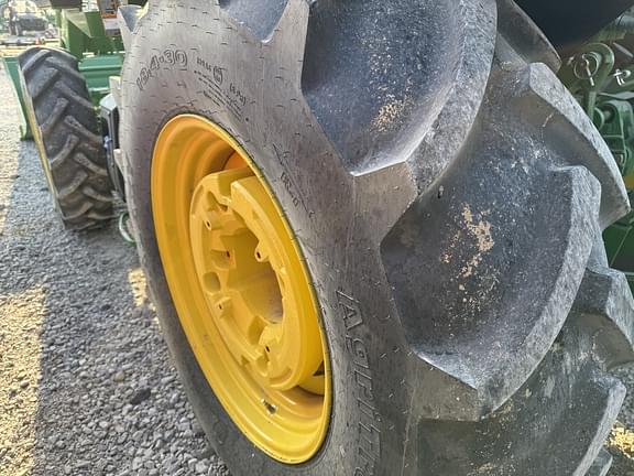 Image of John Deere 5090E equipment image 2