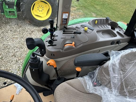Image of John Deere 5090E equipment image 2