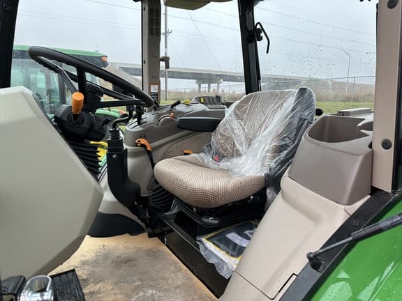 Image of John Deere 5090E equipment image 1