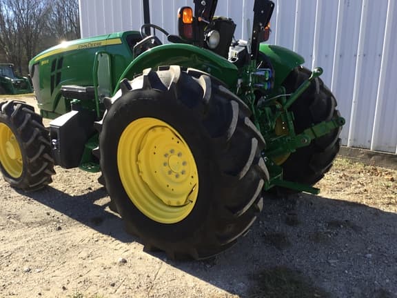 Image of John Deere 5100E equipment image 2