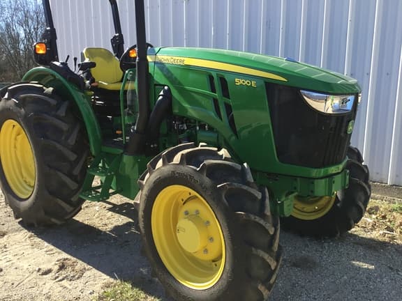 Image of John Deere 5100E equipment image 4