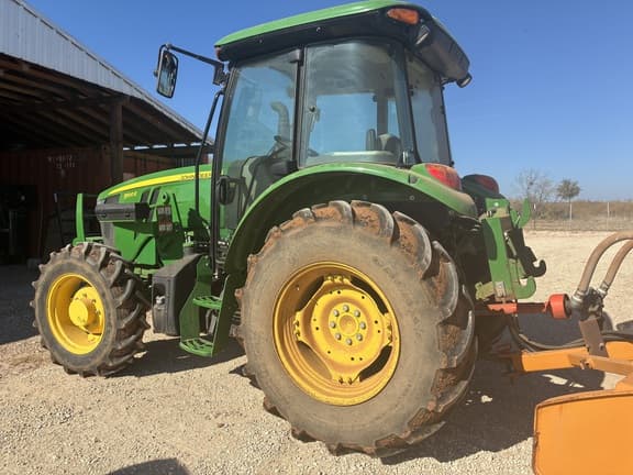 Image of John Deere 5100E equipment image 4