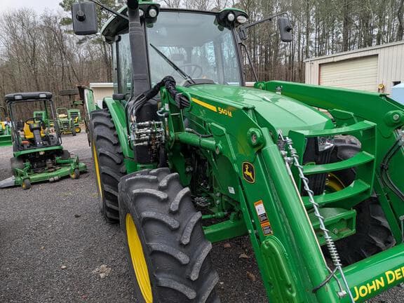 Image of John Deere 5125M equipment image 1