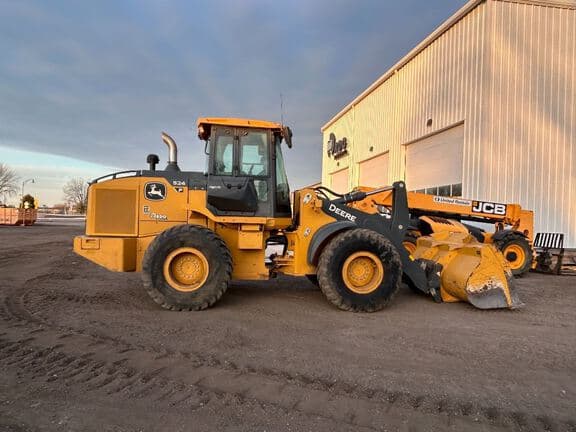 Image of John Deere 524P equipment image 1