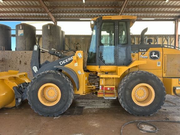 Image of John Deere 544P equipment image 1
