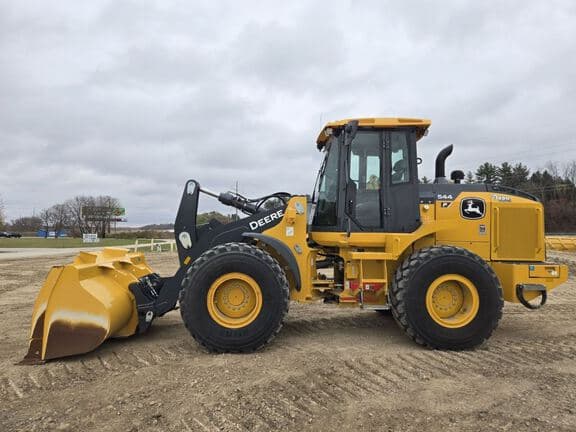 Image of John Deere 544P equipment image 1