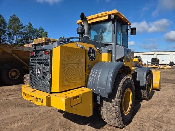 Image of John Deere 544P equipment image 4