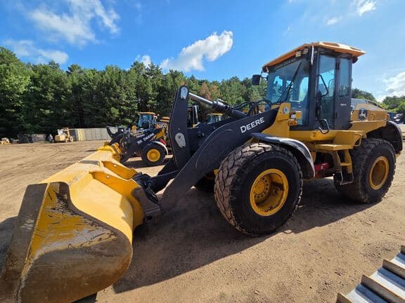 Image of John Deere 544P equipment image 1