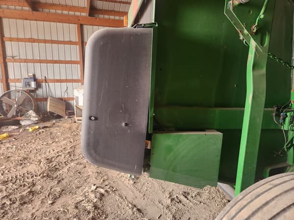 Image of John Deere 560M equipment image 4