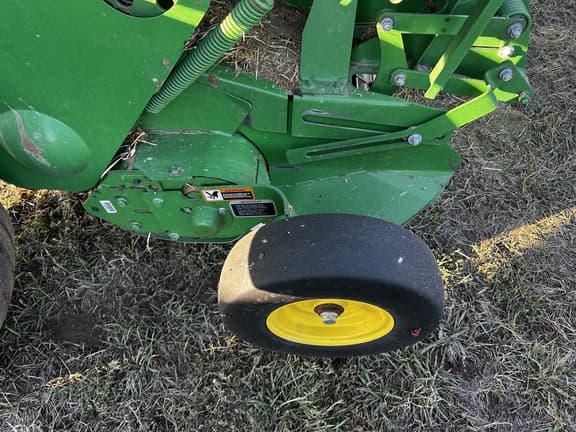 Image of John Deere 560M equipment image 3