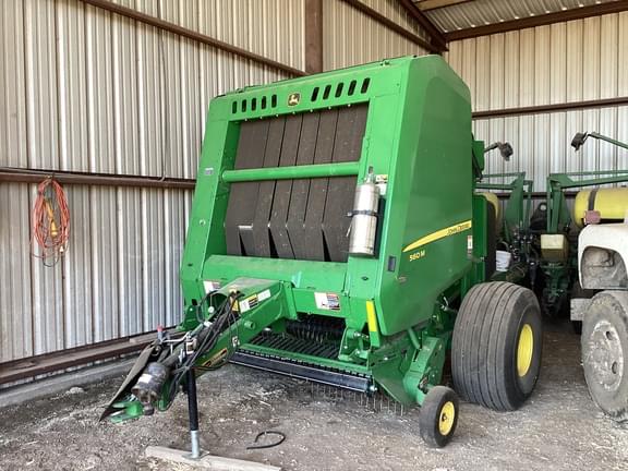 Image of John Deere 560M equipment image 1