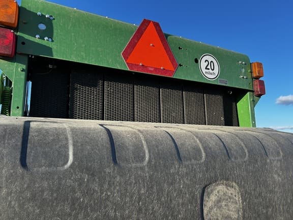 Image of John Deere 560M equipment image 4